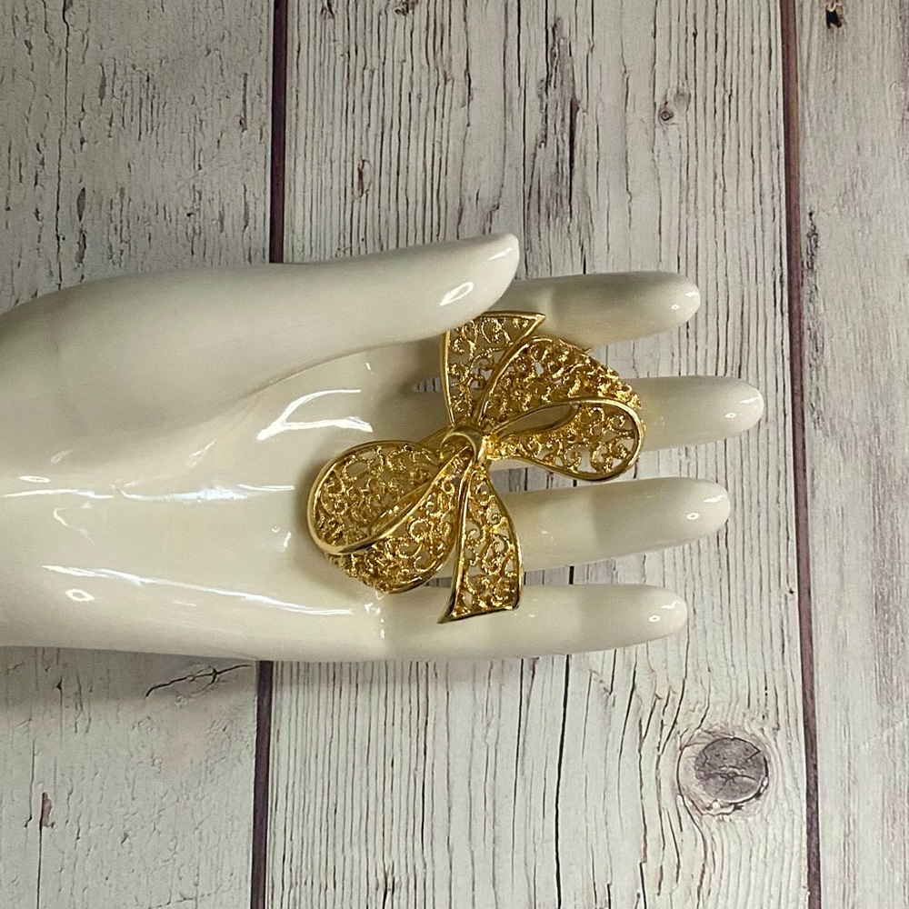Vintage GoldTone Filigree Bow Brooch – 2” Unsigned